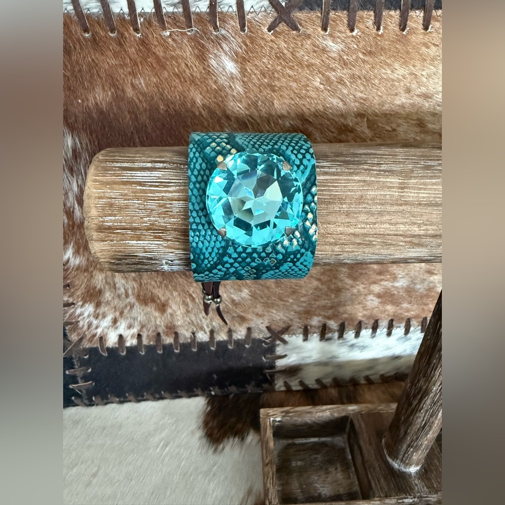 Keep It Gypsy Python Turquoise Cowhide Pattern Pe… - image 1